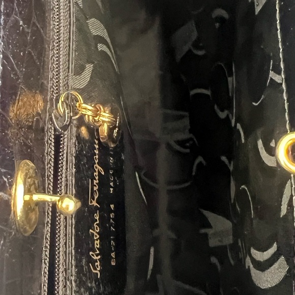 Salvatore Ferragamo Black Crocodile-Embossed Shoulder Bag - Picture 7 of 11